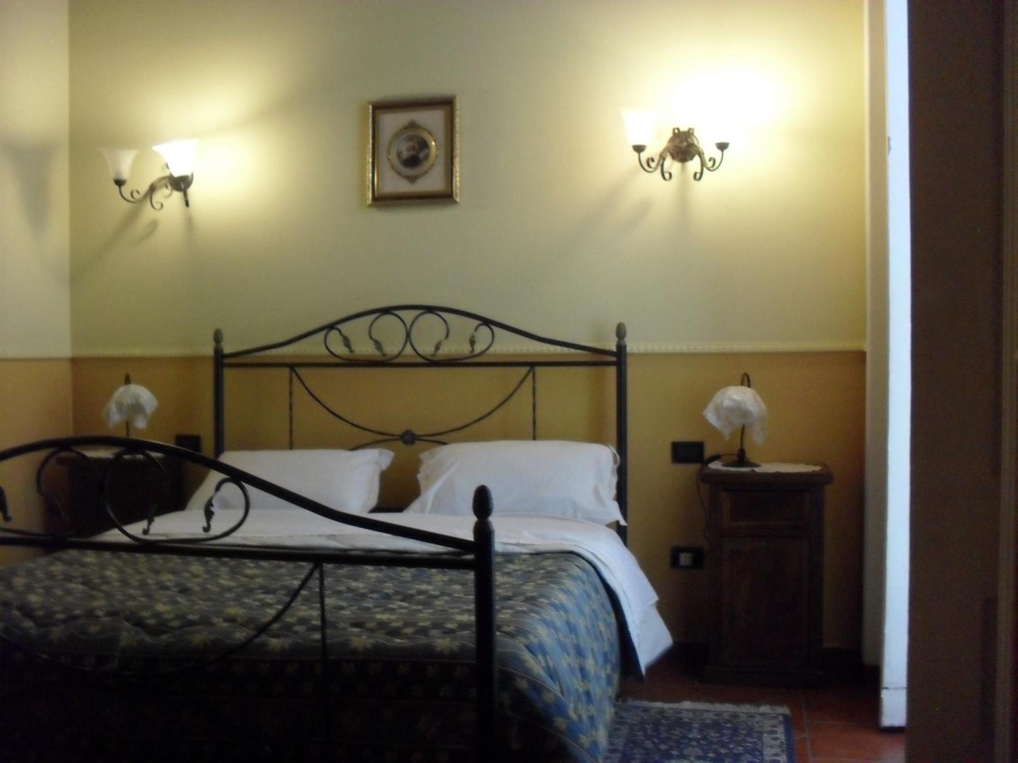 Hotel Pignatelli Napoli Kültér fotó